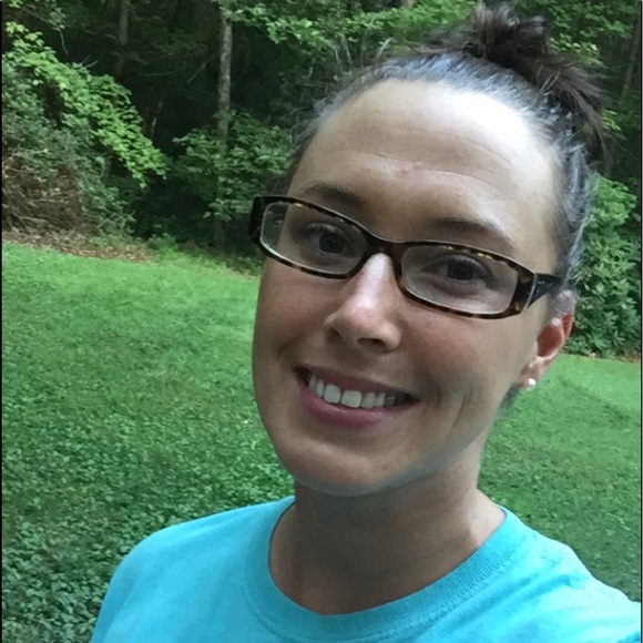 Meet your Posher, Jennifer - Picture 1 of 1